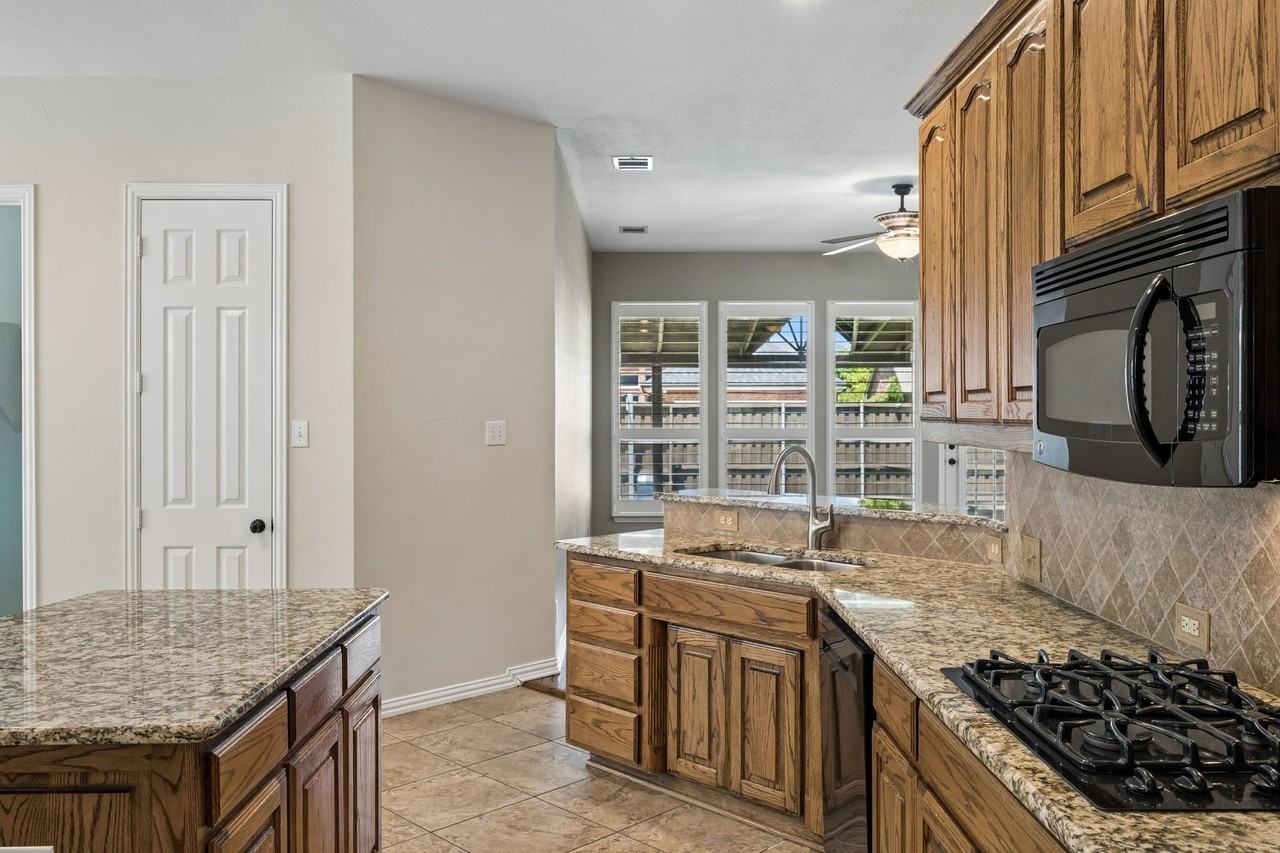 1613 Long Prairie Ct - Photo 5 of 40
