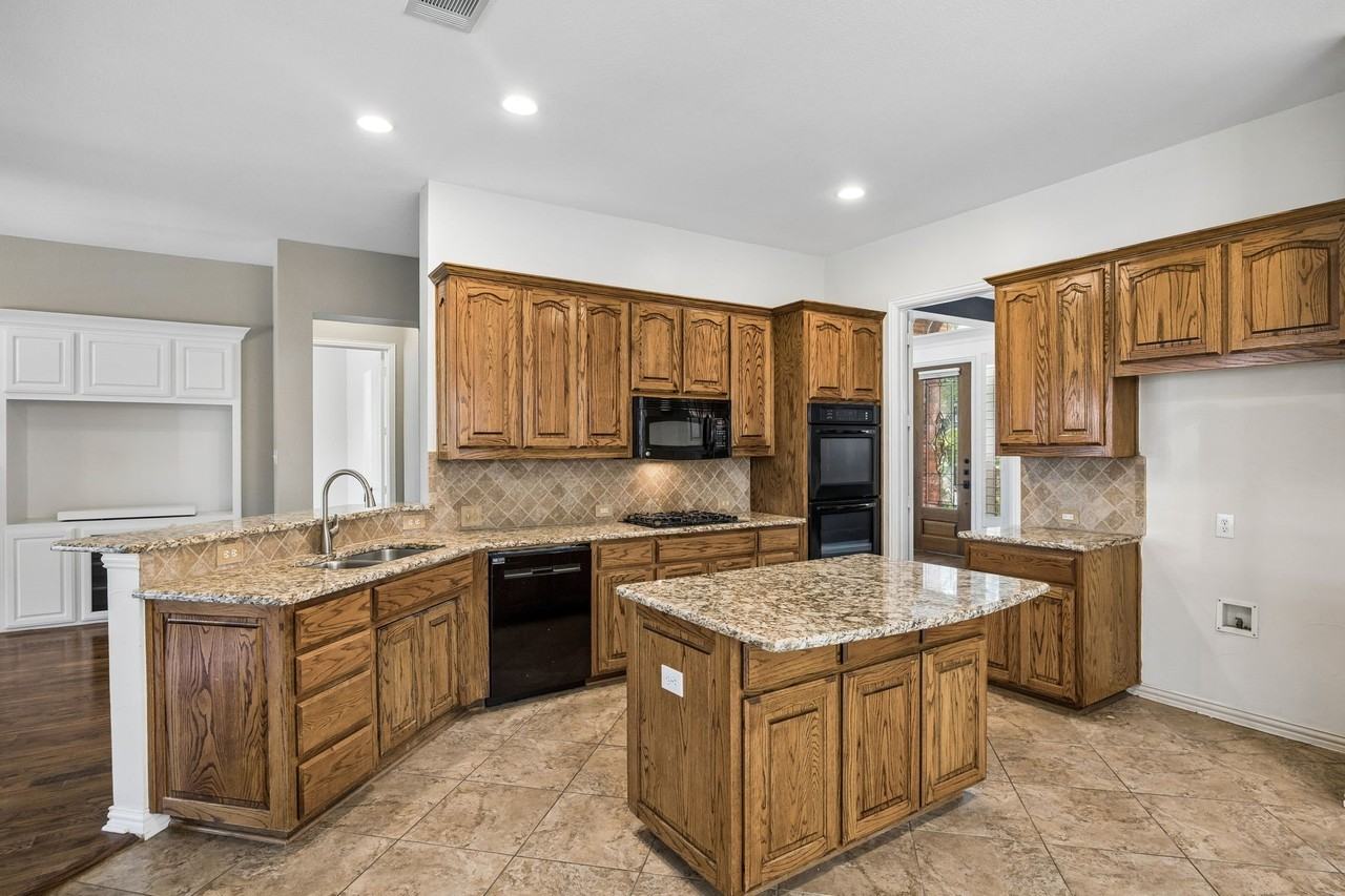 1613 Long Prairie Ct - Photo 7 of 40
