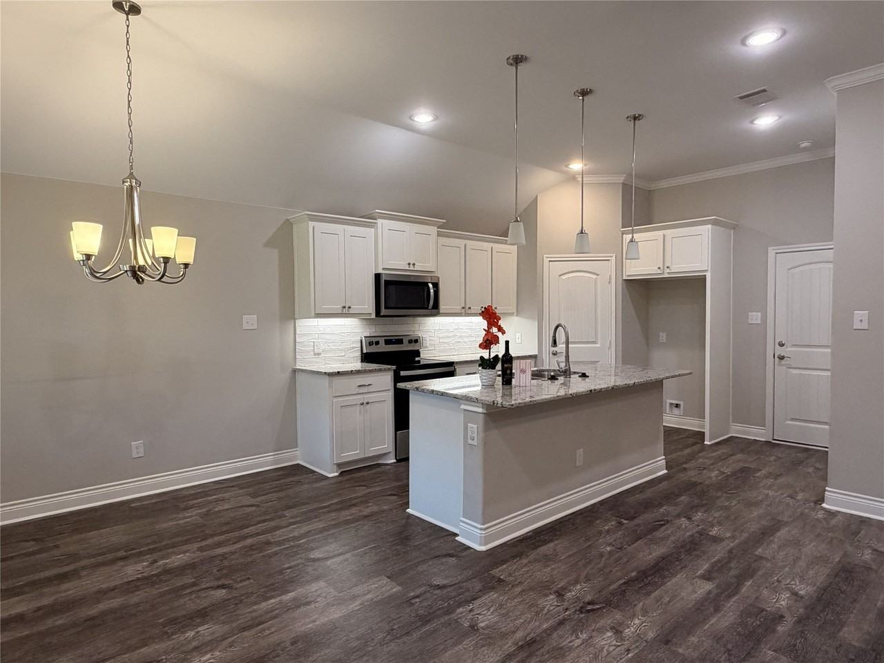 802 Tippit Ln - Photo 3 of 19