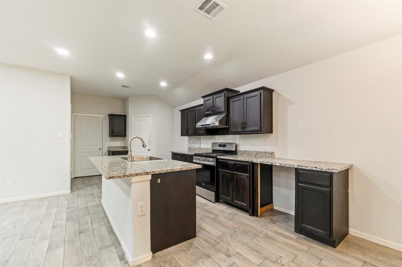 9717 Snowbell Ln - Photo 6 of 27