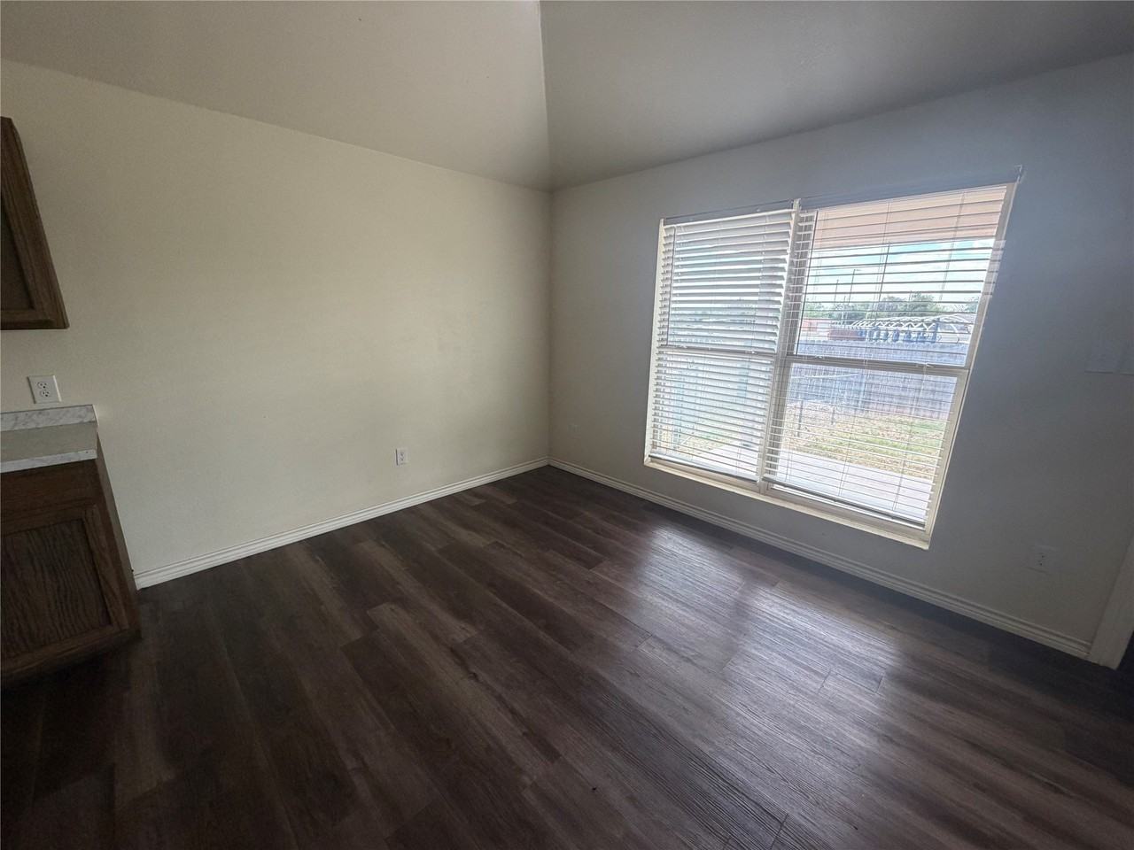 702 Chanticleers Ln - Photo 3 of 9