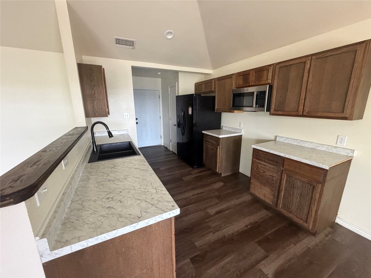 702 Chanticleers Ln - Photo 4 of 9