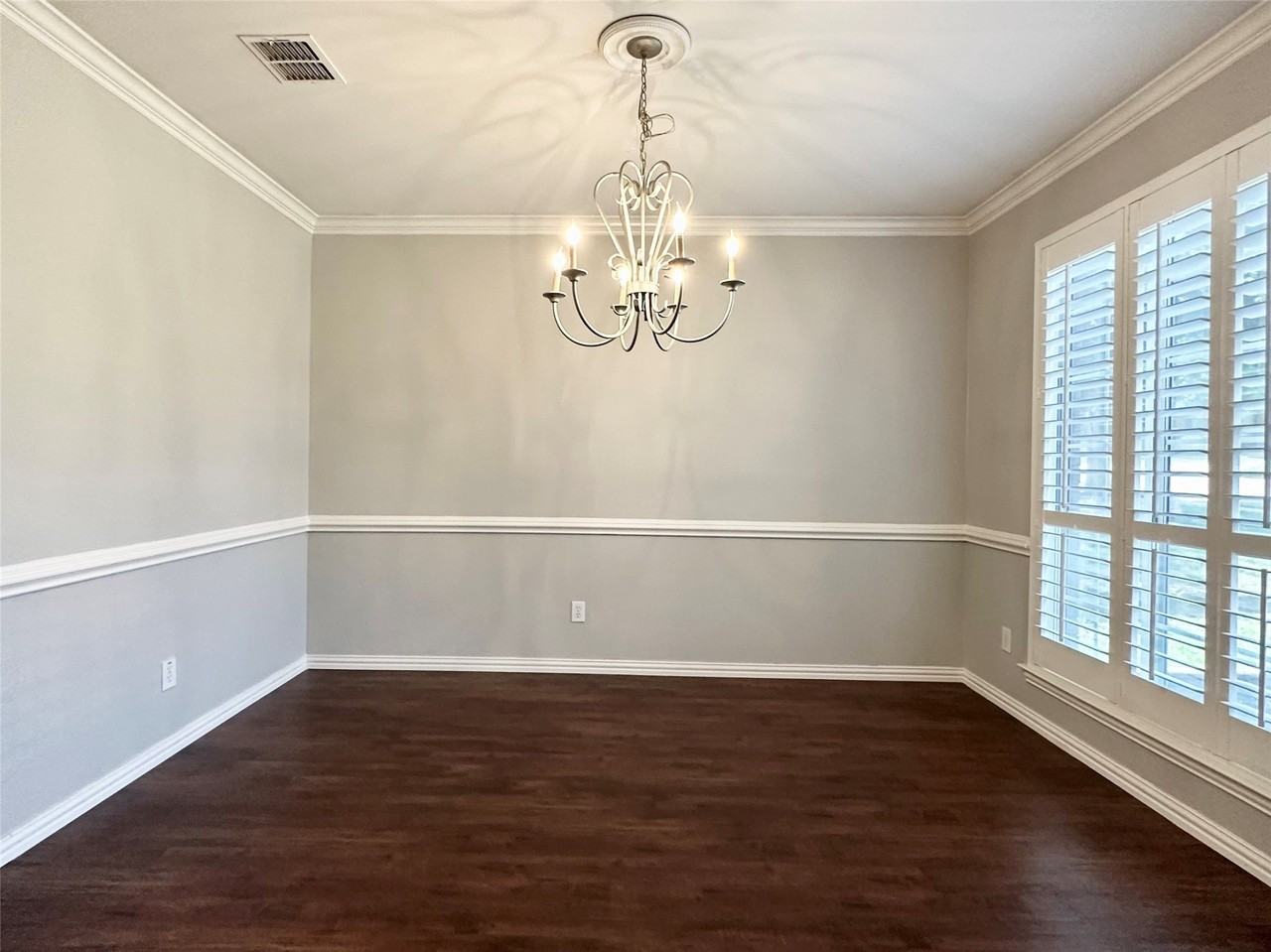 1008 Barrymore Ln - Photo 4 of 34