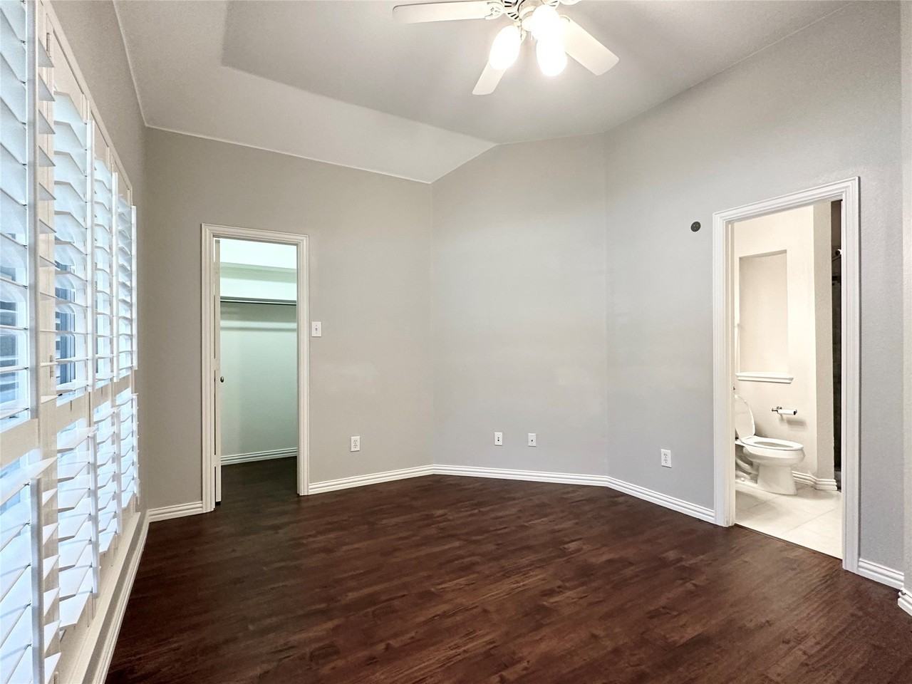 1008 Barrymore Ln - Photo 6 of 34