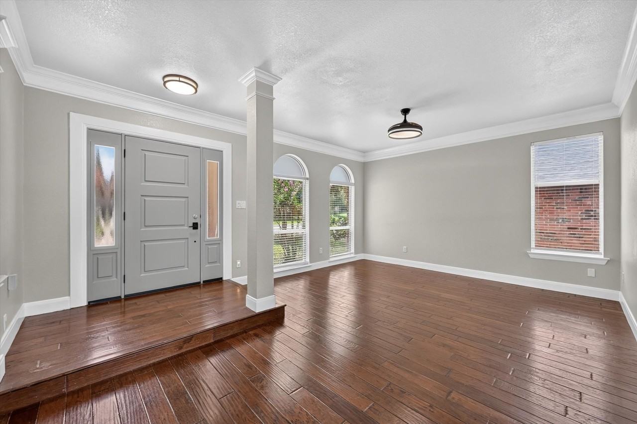 2204 Lakeshore Dr - Photo 4 of 39