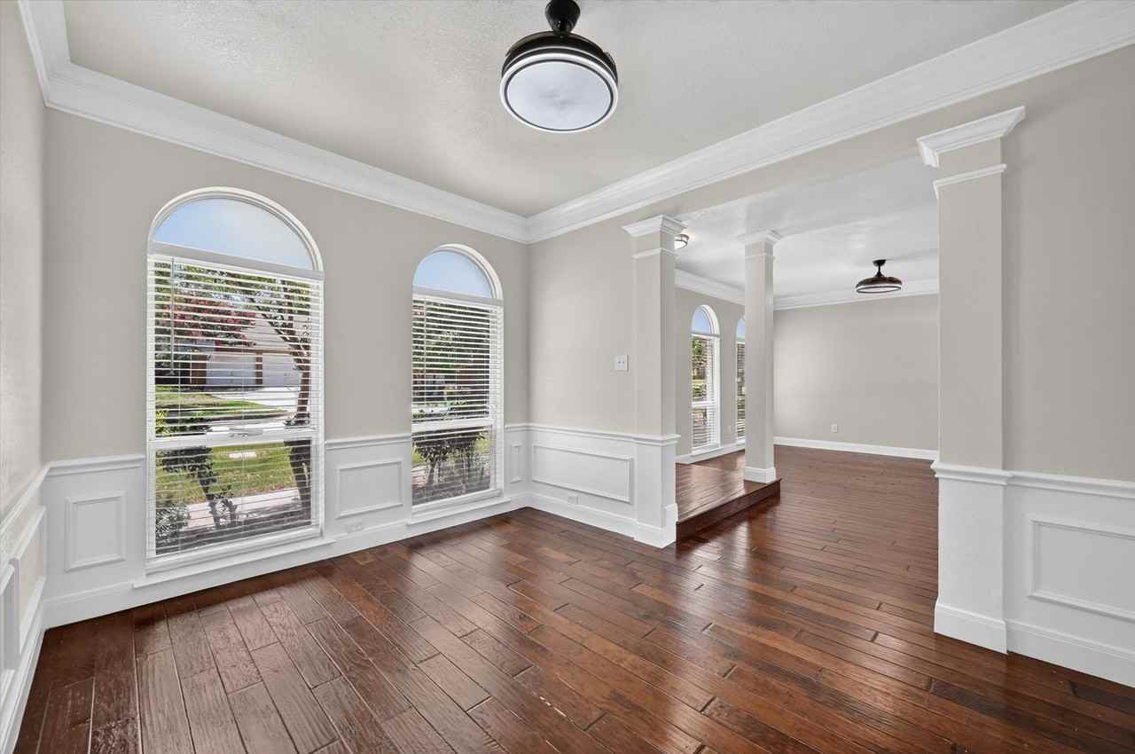 2204 Lakeshore Dr - Photo 5 of 39