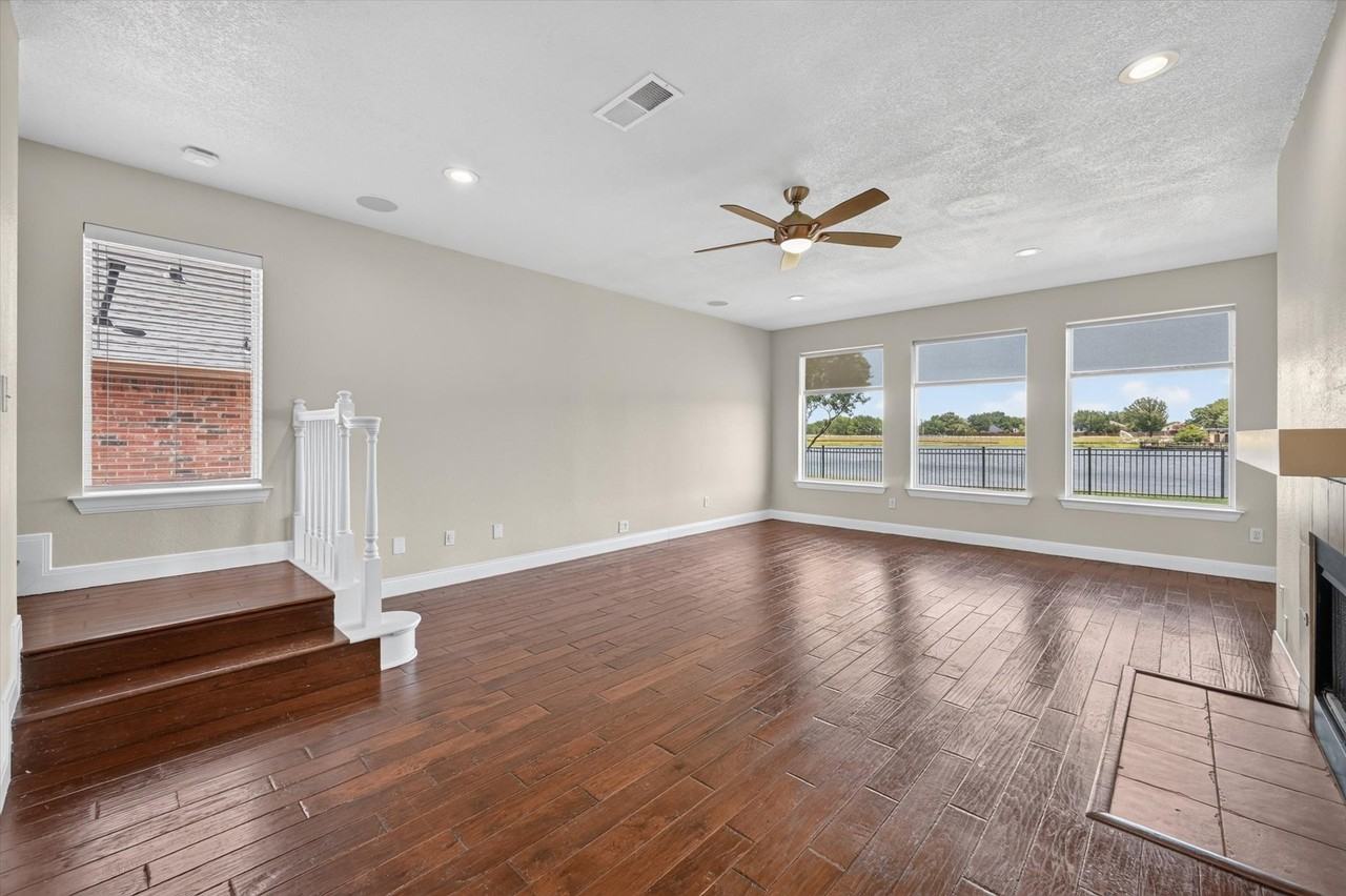 2204 Lakeshore Dr - Photo 6 of 39