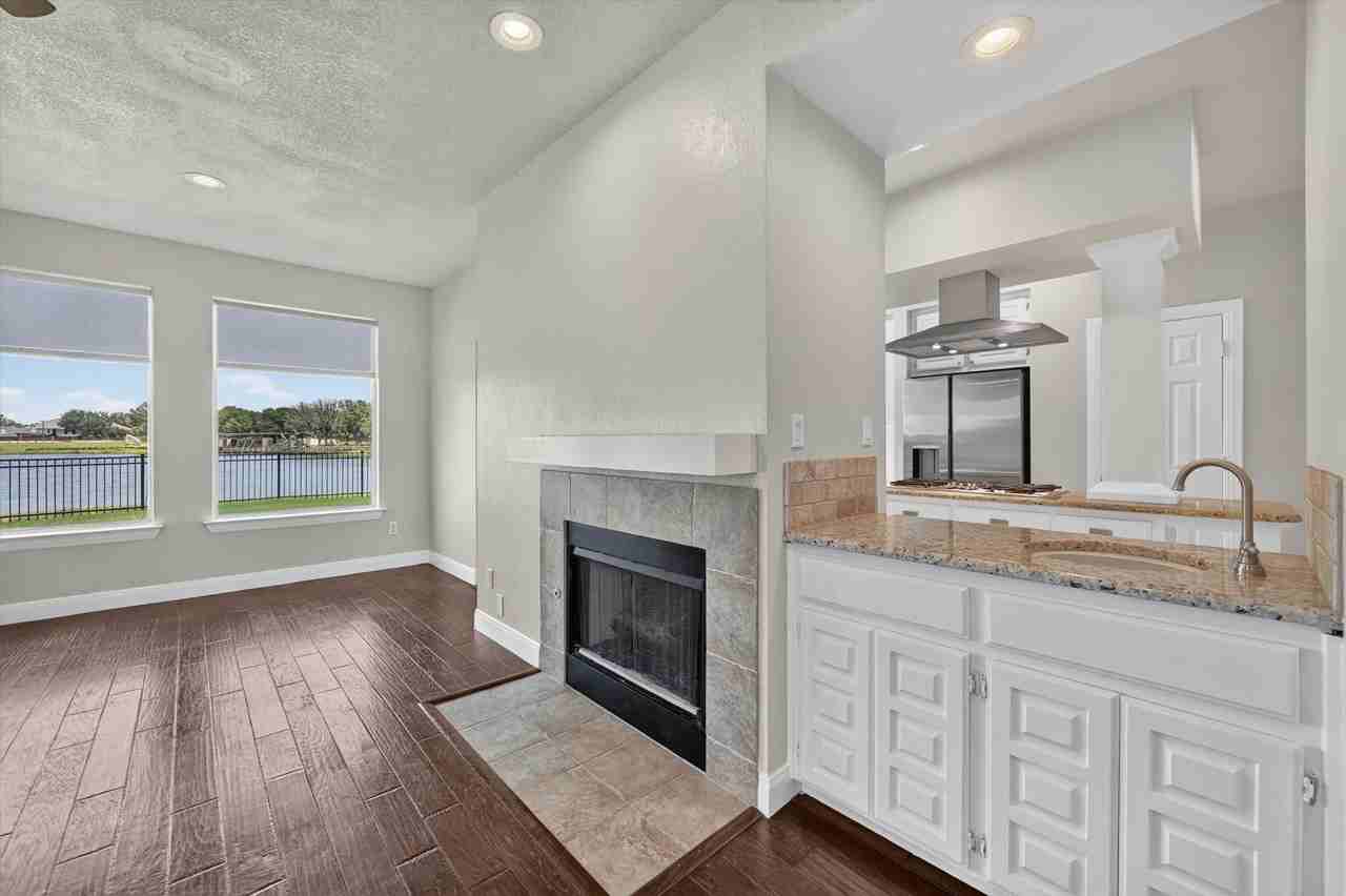 2204 Lakeshore Dr - Photo 7 of 39