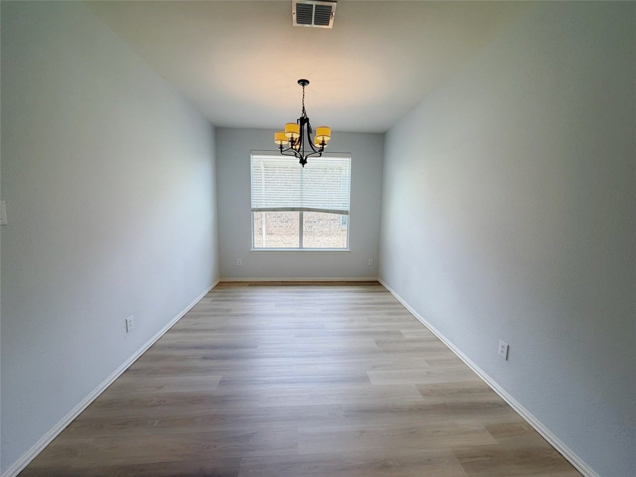 3909 Plymouth Dr - Photo 5 of 24
