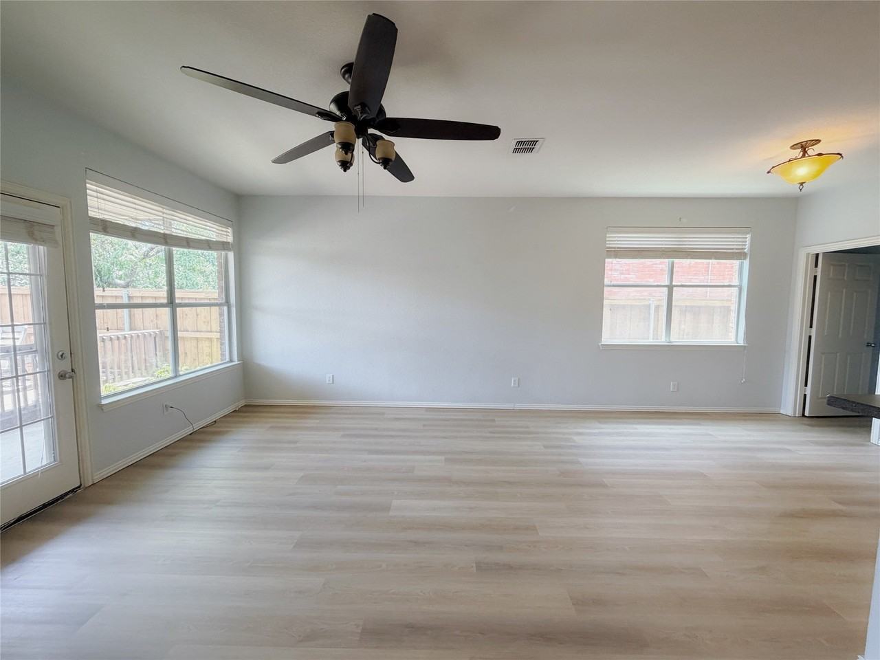 3909 Plymouth Dr - Photo 7 of 24
