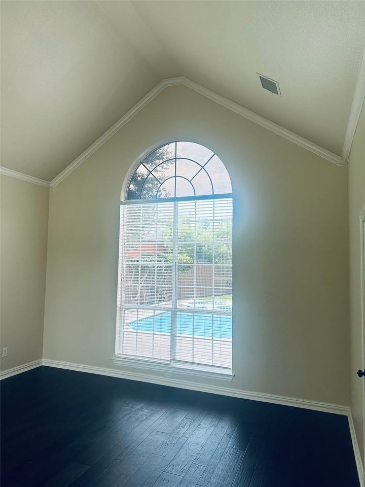 3828 Elgin Dr - Photo 3 of 22