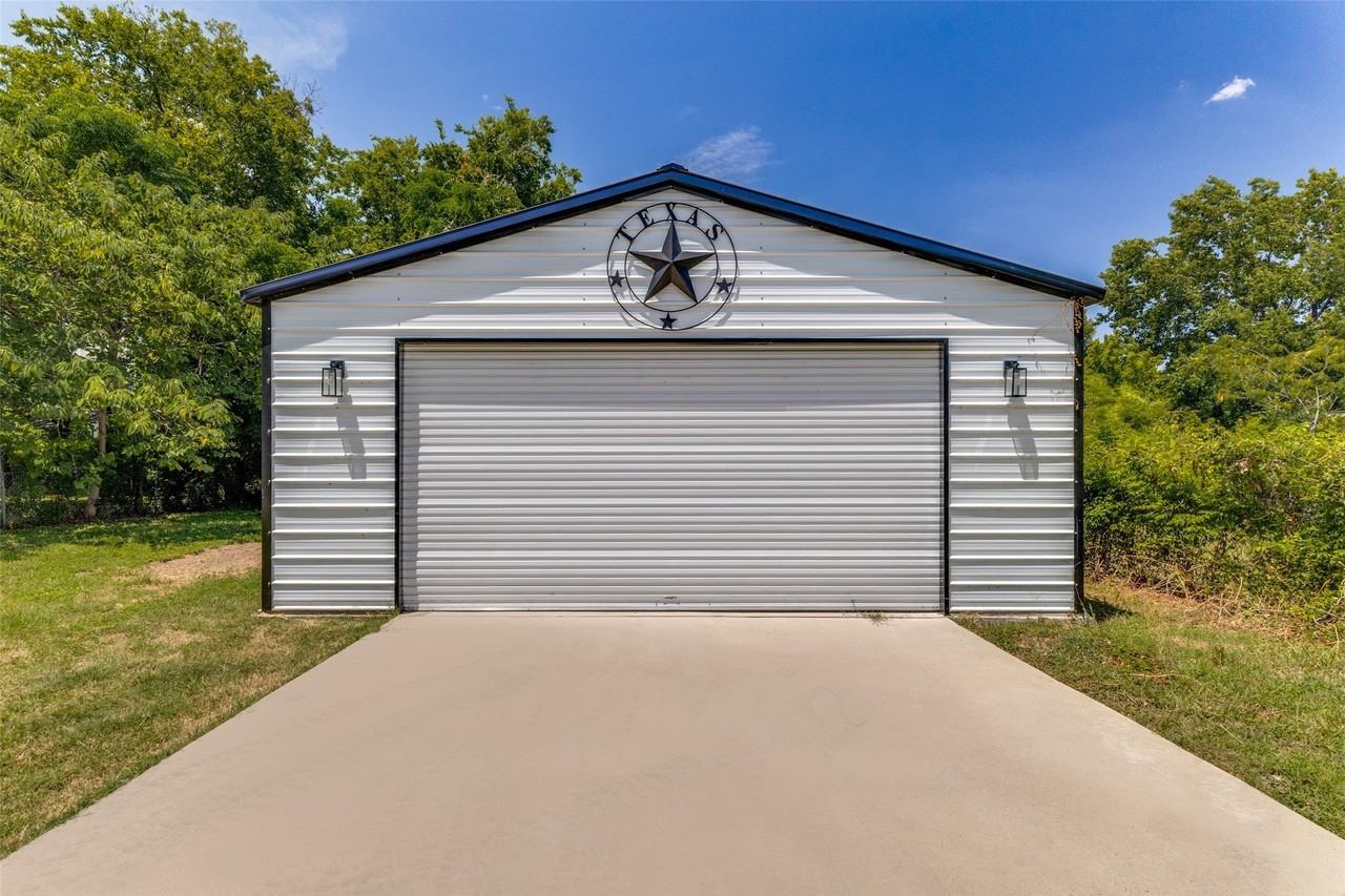 2805 Springdale Rd - Photo 2 of 23
