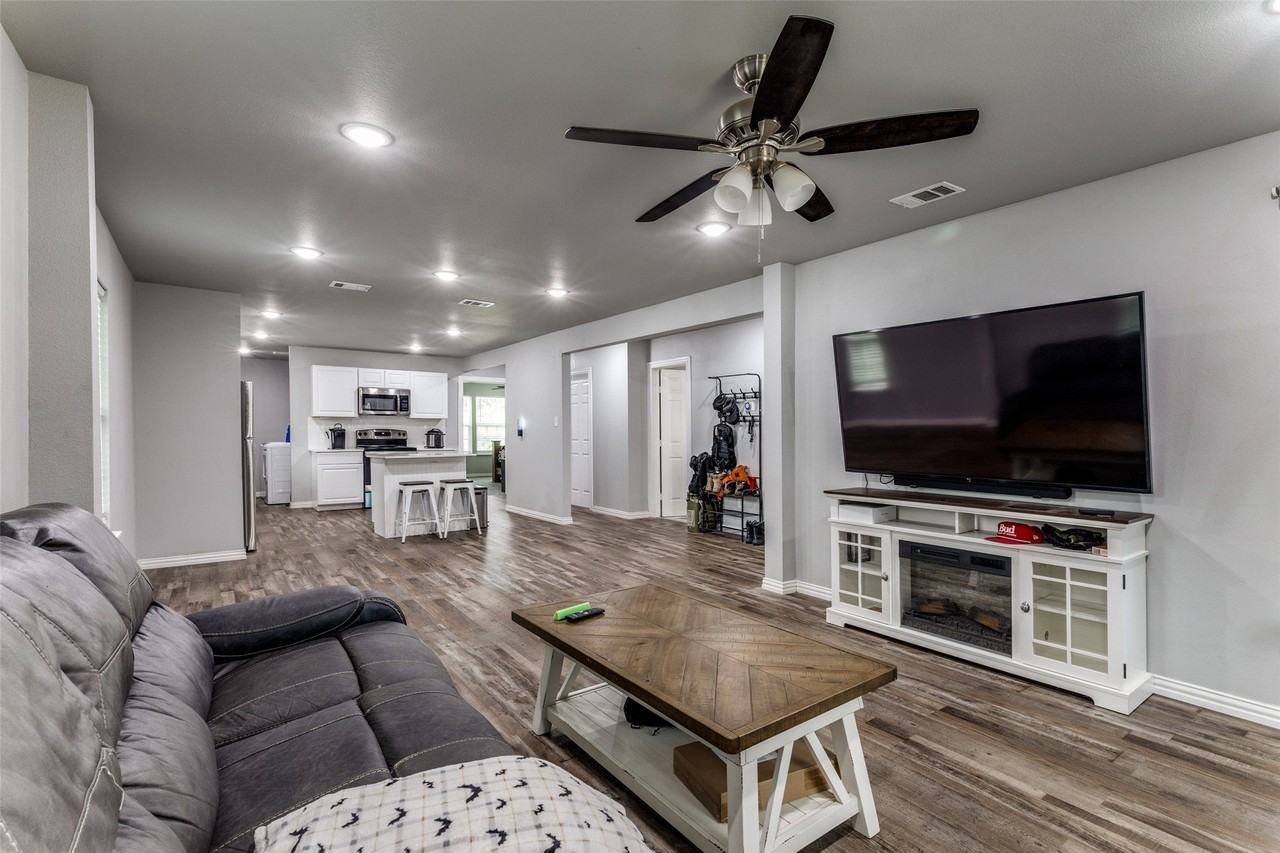 2805 Springdale Rd - Photo 5 of 23