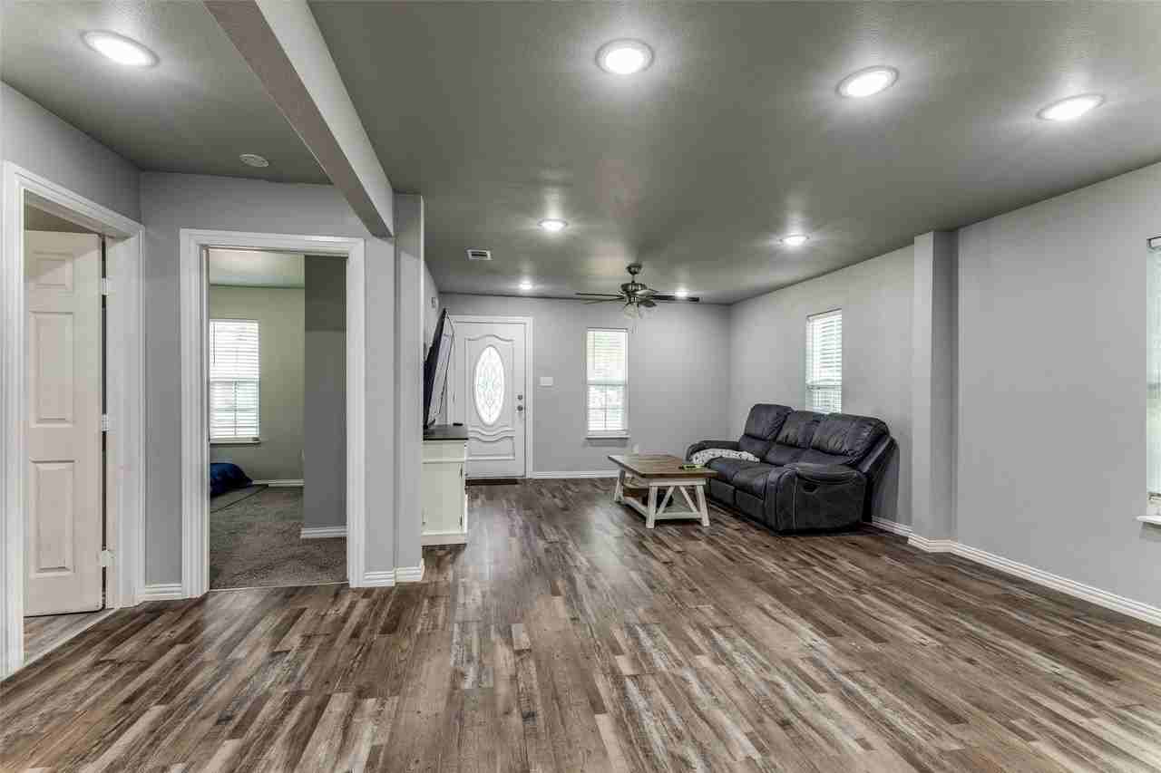 2805 Springdale Rd - Photo 6 of 23