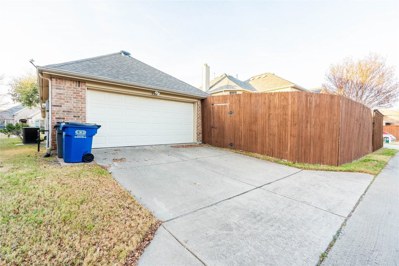 935 Panther Ln - Photo 4 of 27