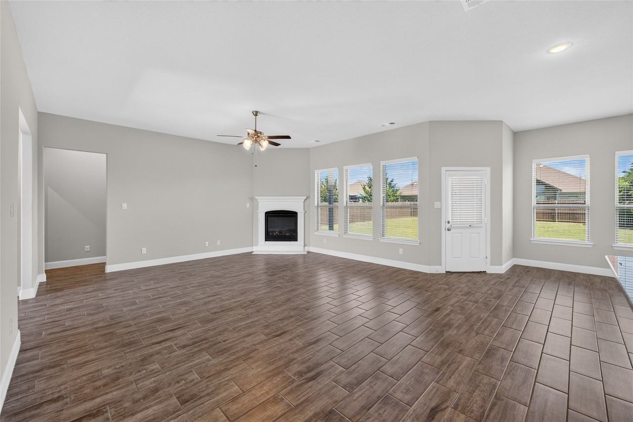 2819 Diamondback Dr - Photo 5 of 35