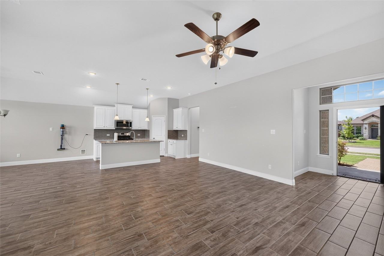 2819 Diamondback Dr - Photo 6 of 35