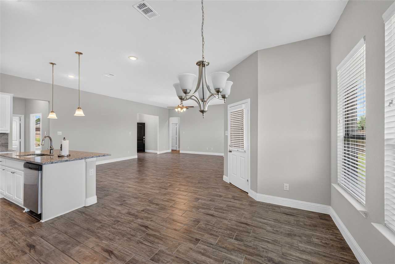 2819 Diamondback Dr - Photo 7 of 35
