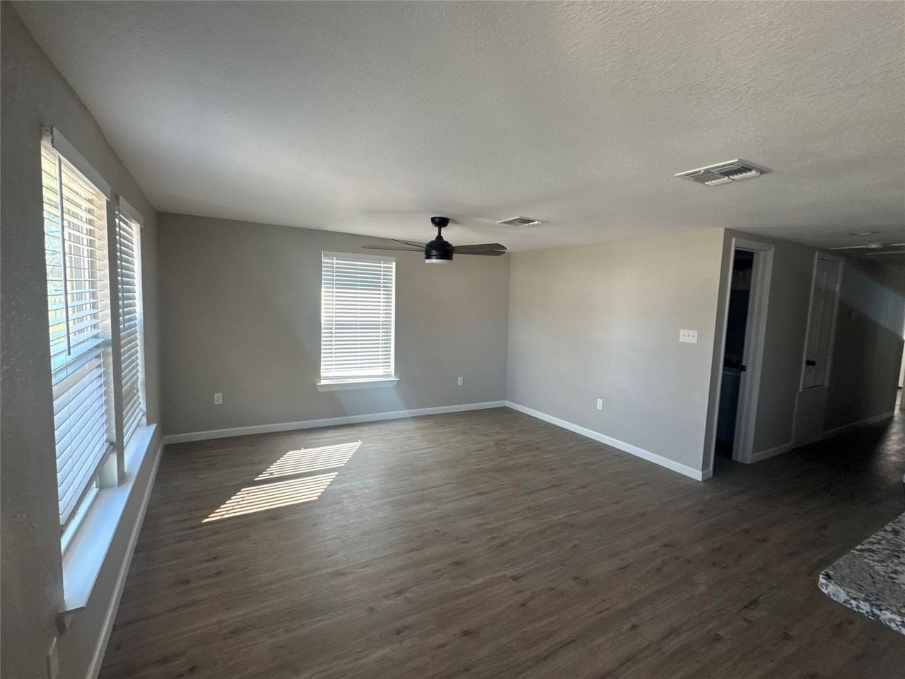 1128 Texas St - Photo 3 of 12