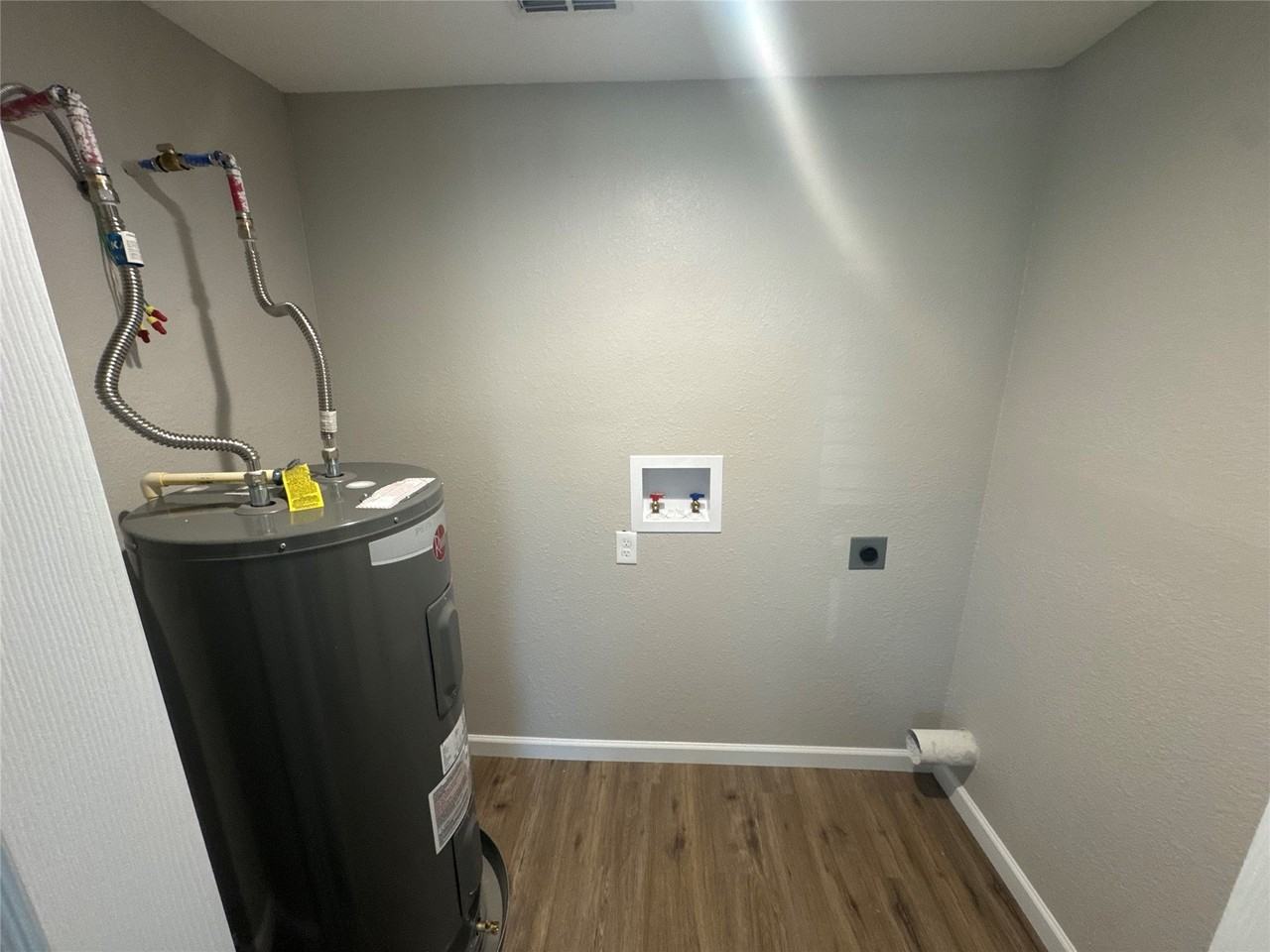 1128 Texas St - Photo 4 of 12