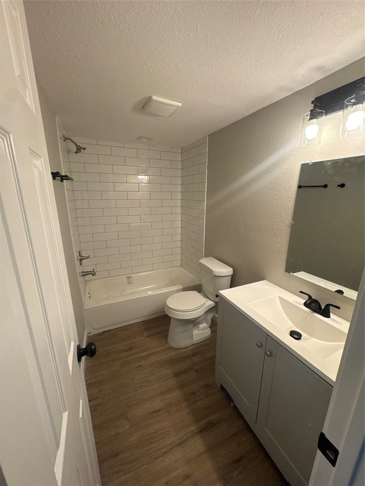 1128 Texas St - Photo 5 of 12