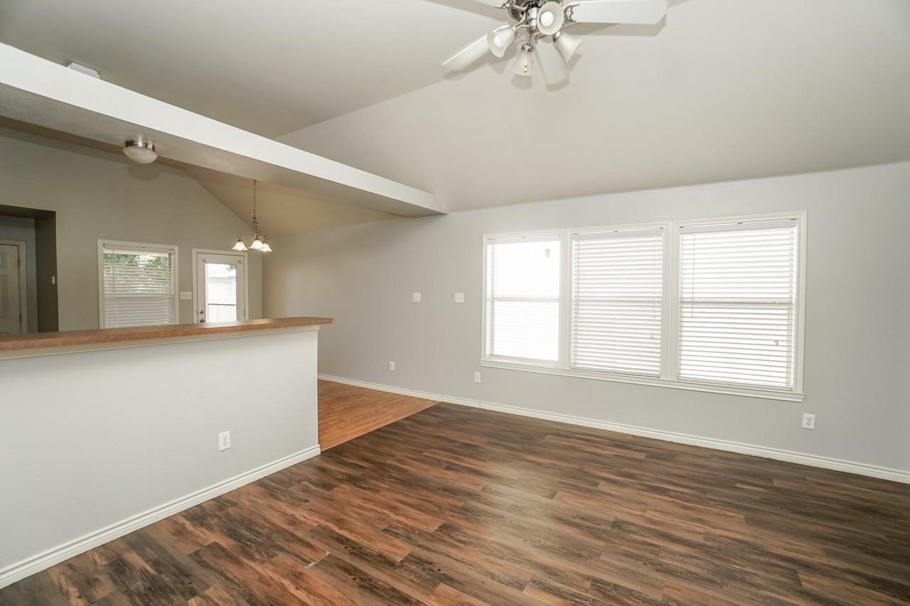 8826 Tucker St - Photo 3 of 16