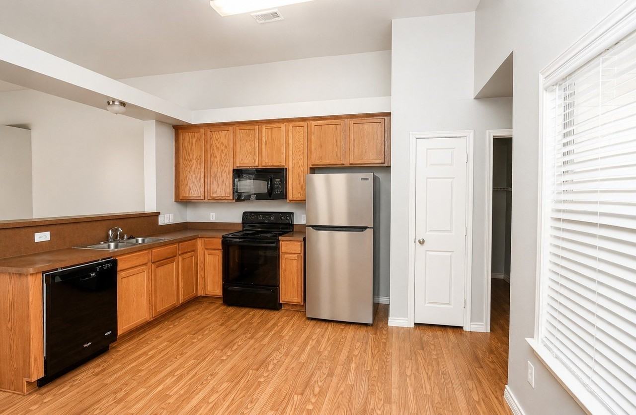 8826 Tucker St - Photo 4 of 16