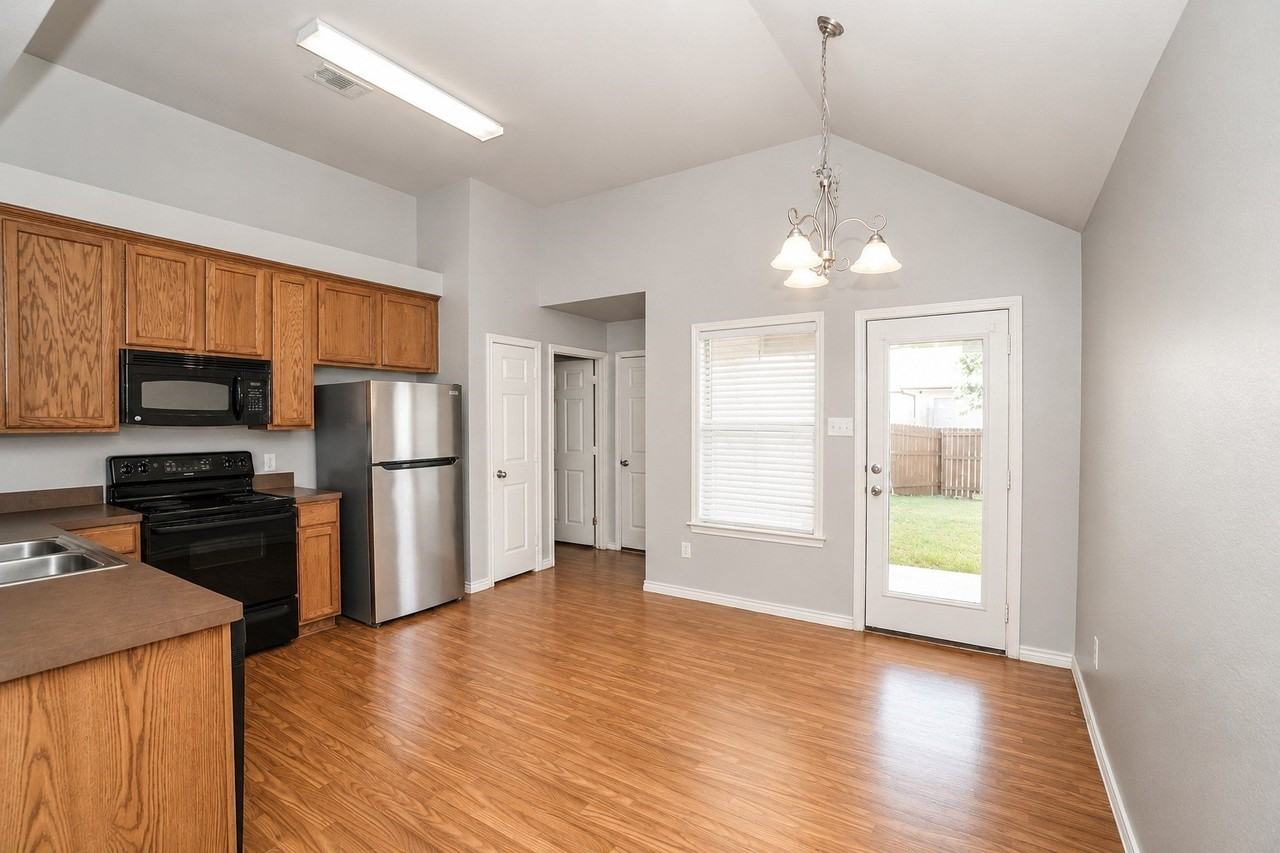 8826 Tucker St - Photo 5 of 16