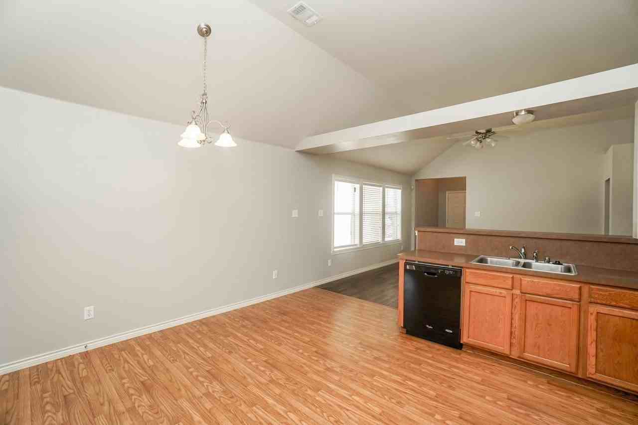 8826 Tucker St - Photo 6 of 16
