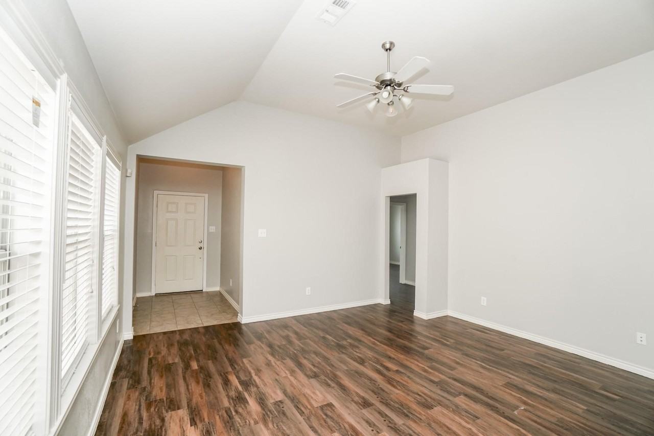 8826 Tucker St - Photo 7 of 16