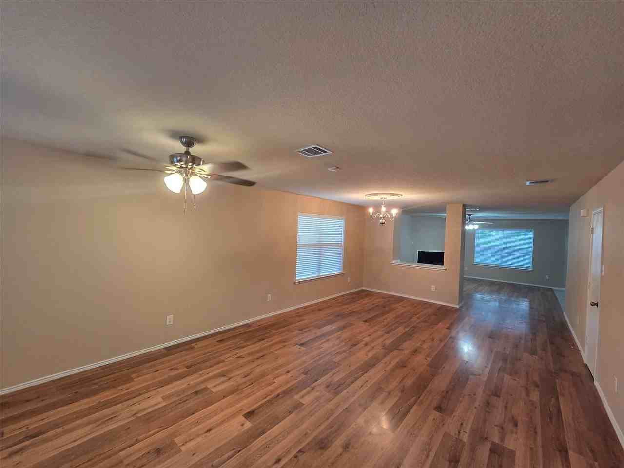 8138 Mossberg Dr - Photo 3 of 40