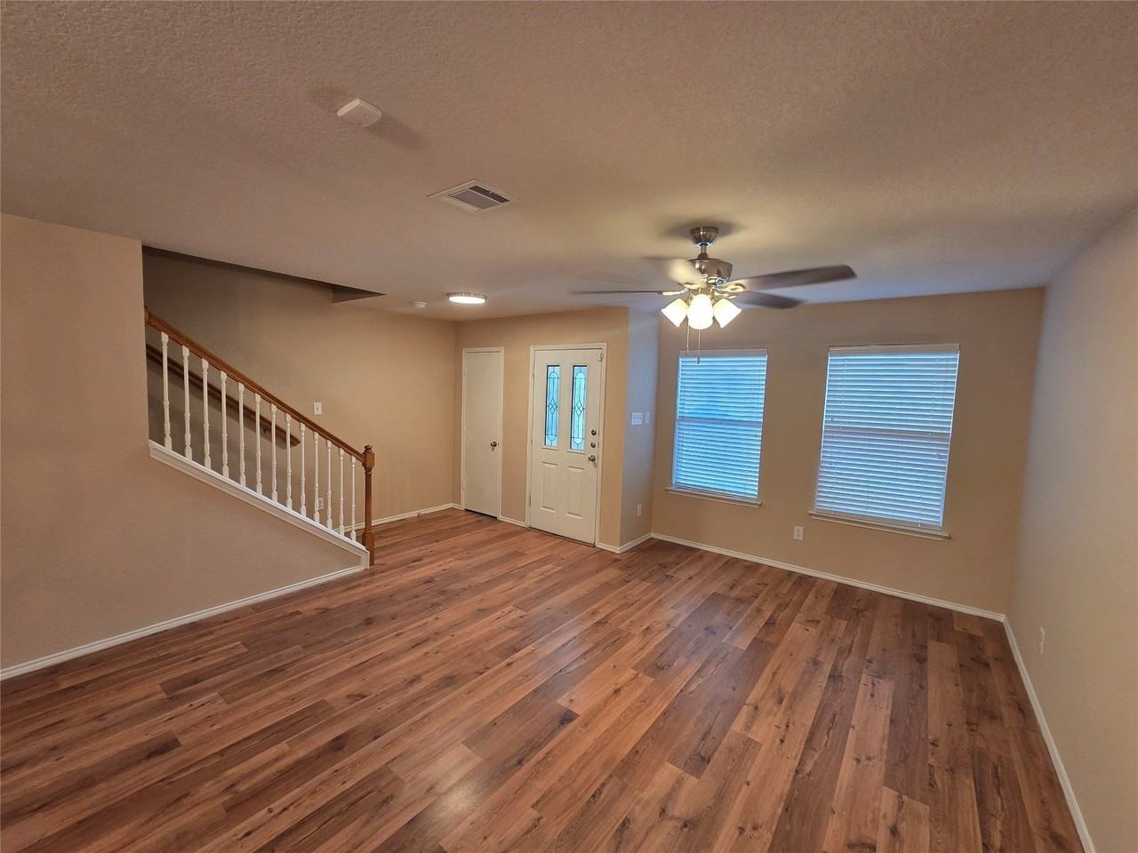 8138 Mossberg Dr - Photo 4 of 40