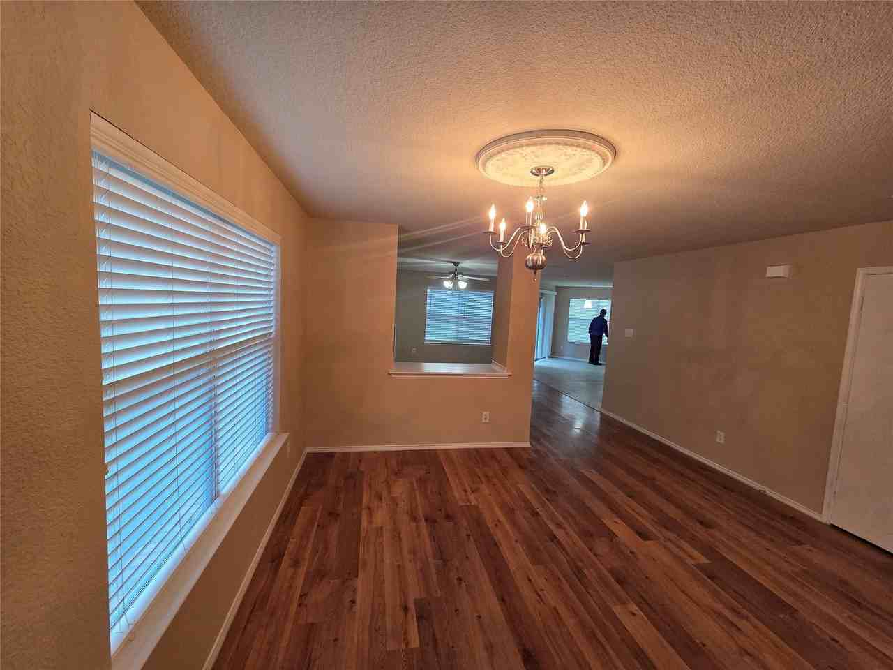 8138 Mossberg Dr - Photo 5 of 40