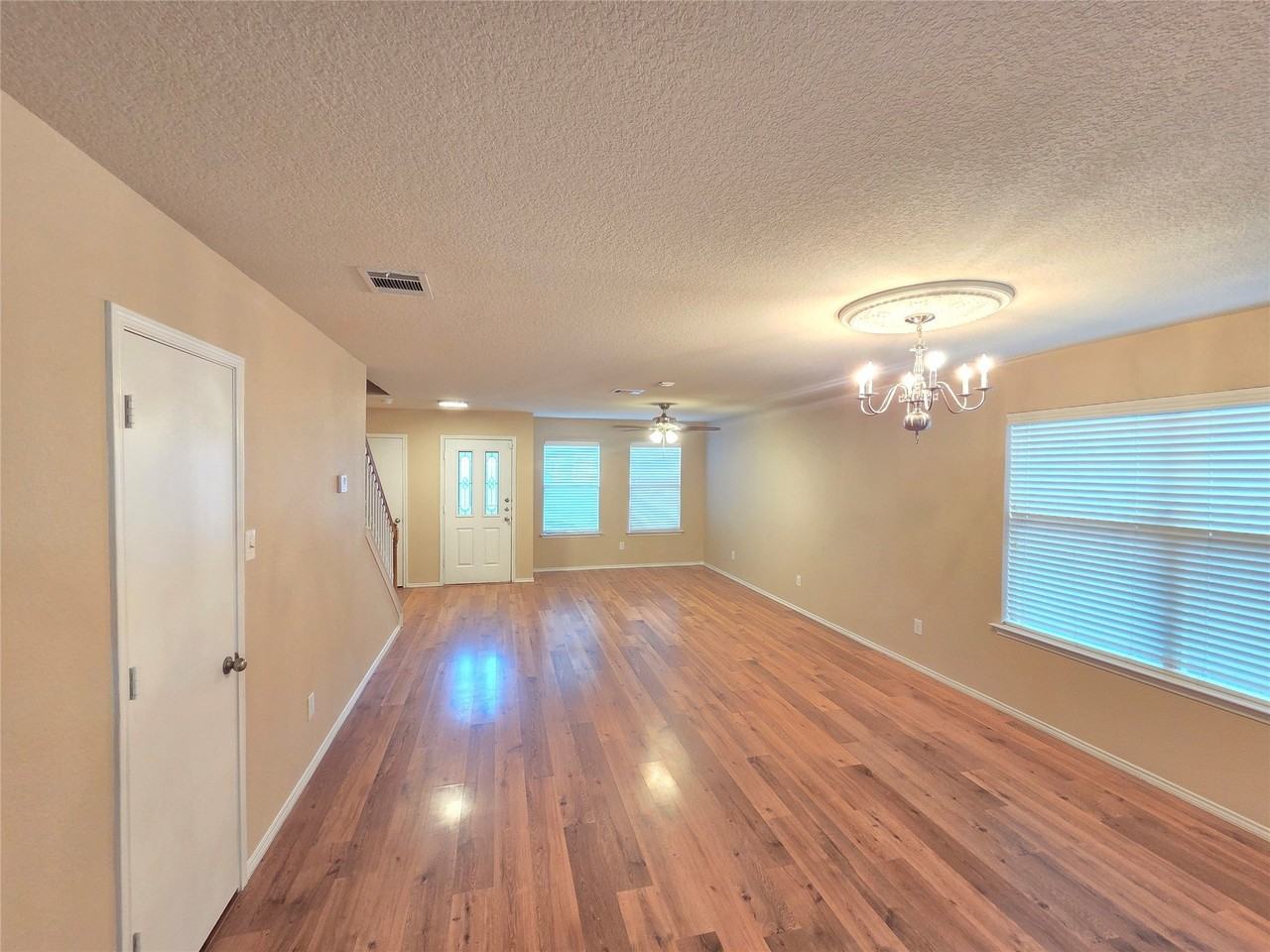8138 Mossberg Dr - Photo 6 of 40