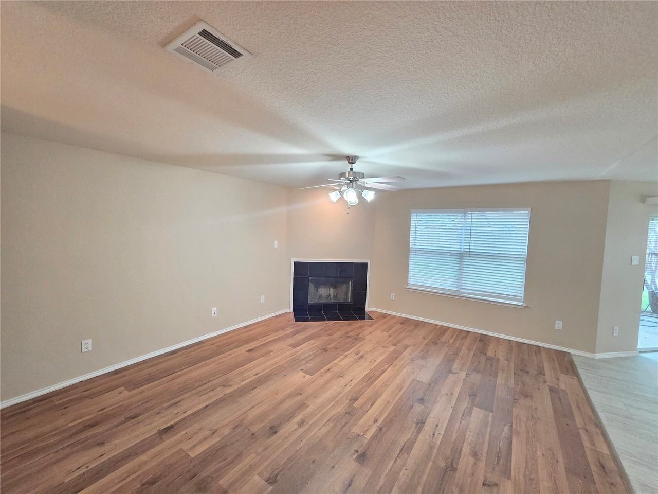 8138 Mossberg Dr - Photo 7 of 40