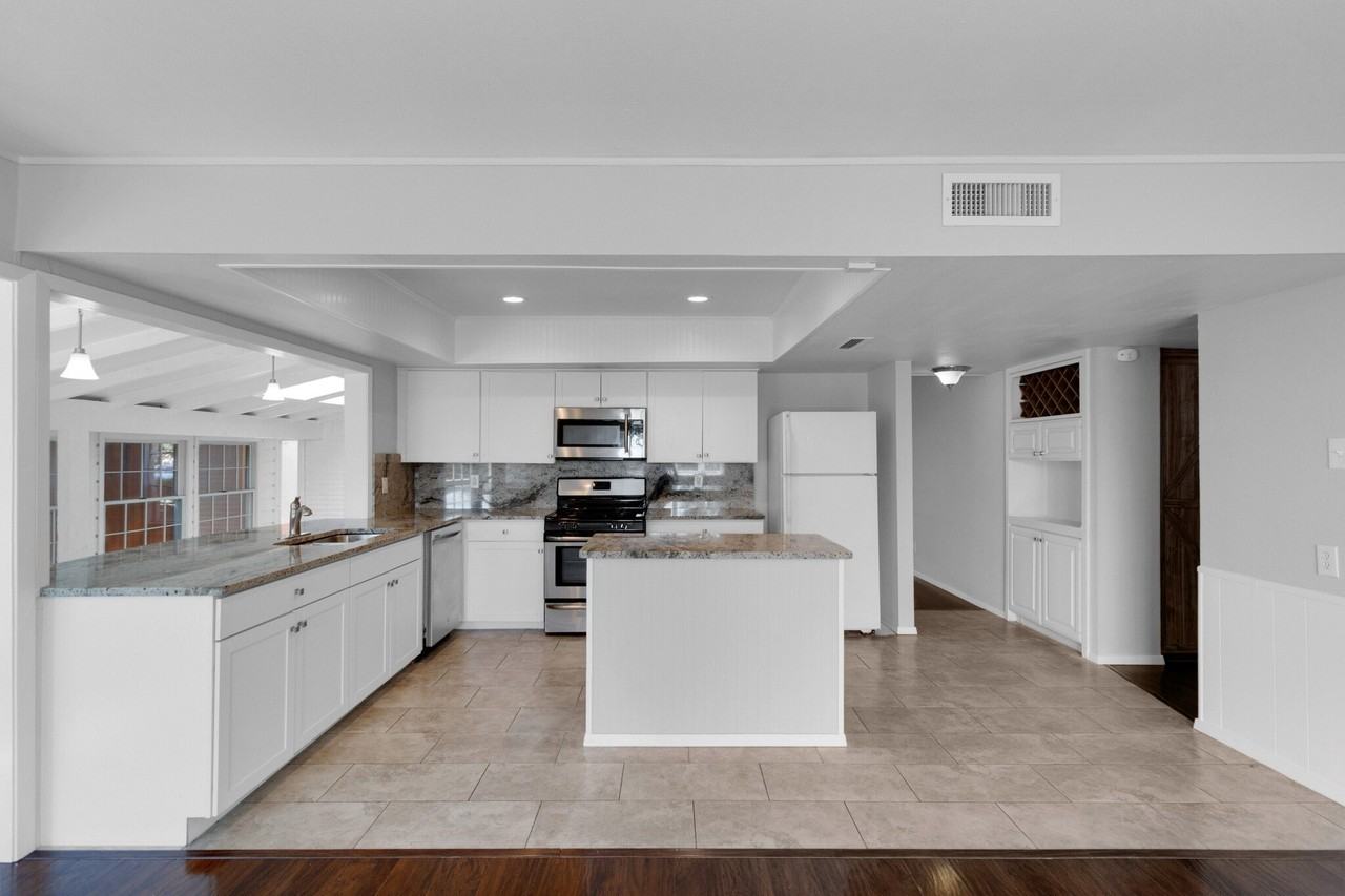 3310 Flagstone Dr - Photo 3 of 14