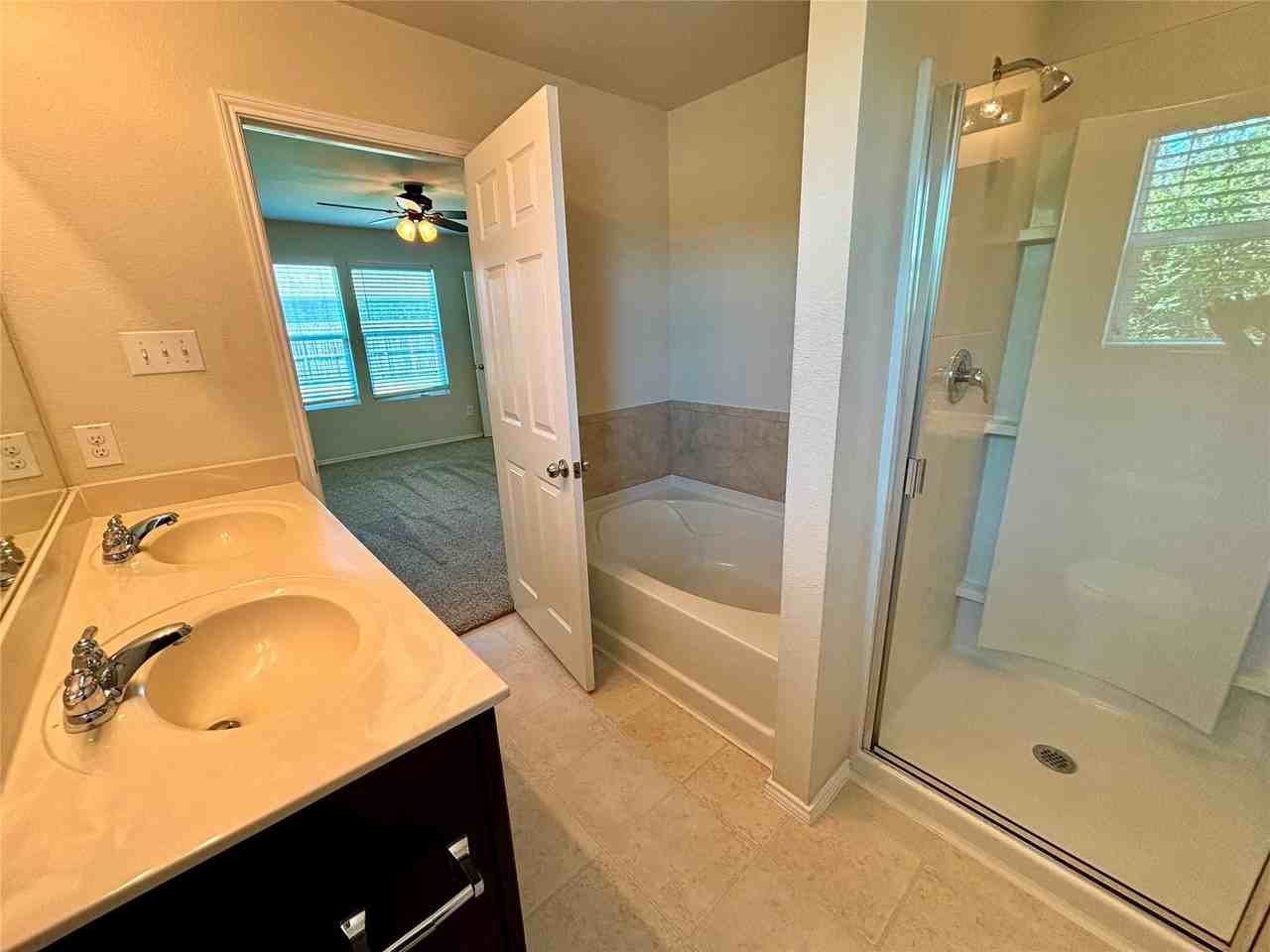 104 Abelia Dr - Photo 5 of 10