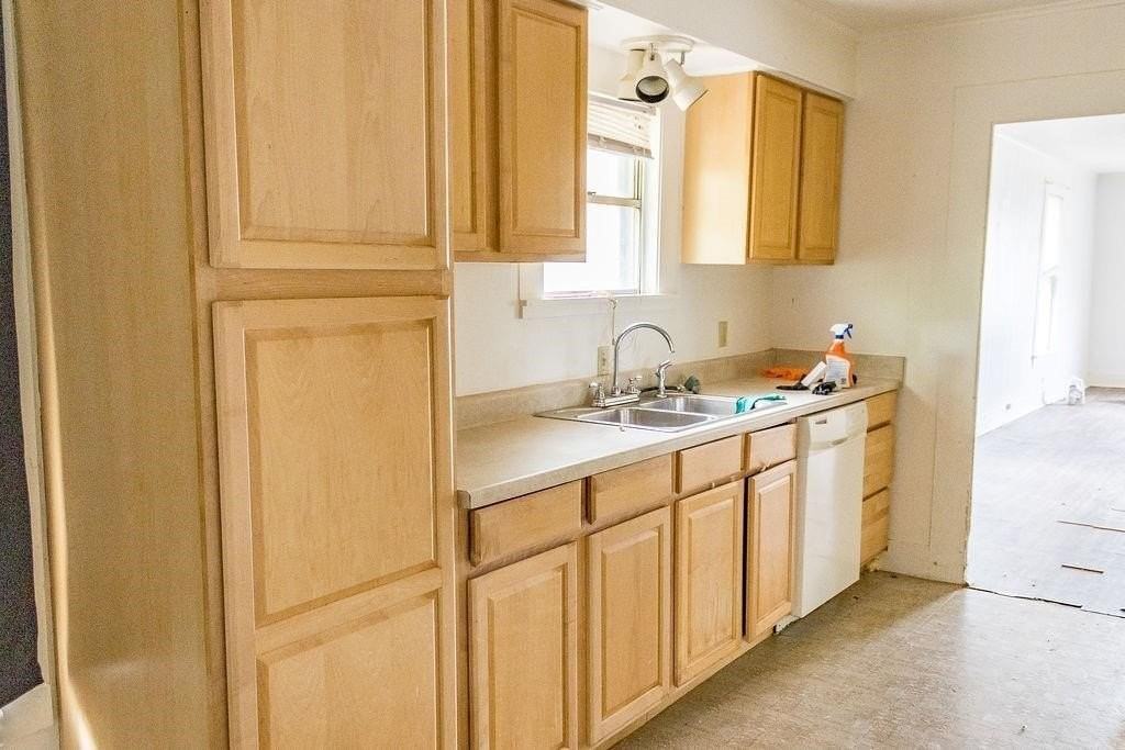 423 Elm St - Photo 5 of 12