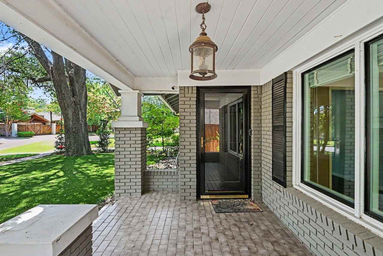 4012 W 6th St - Photo 4 of 35