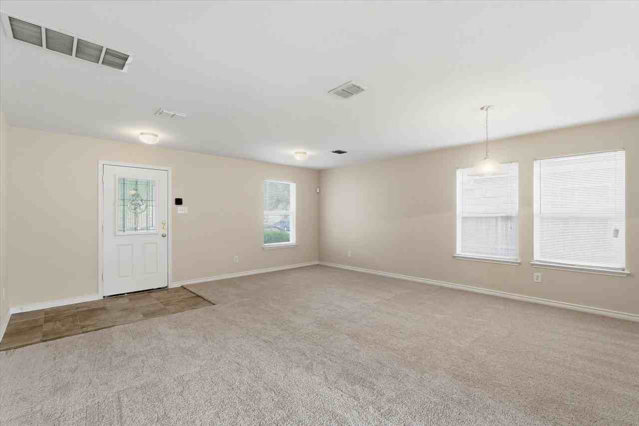 3009 Dusty Oak Dr - Photo 2 of 25