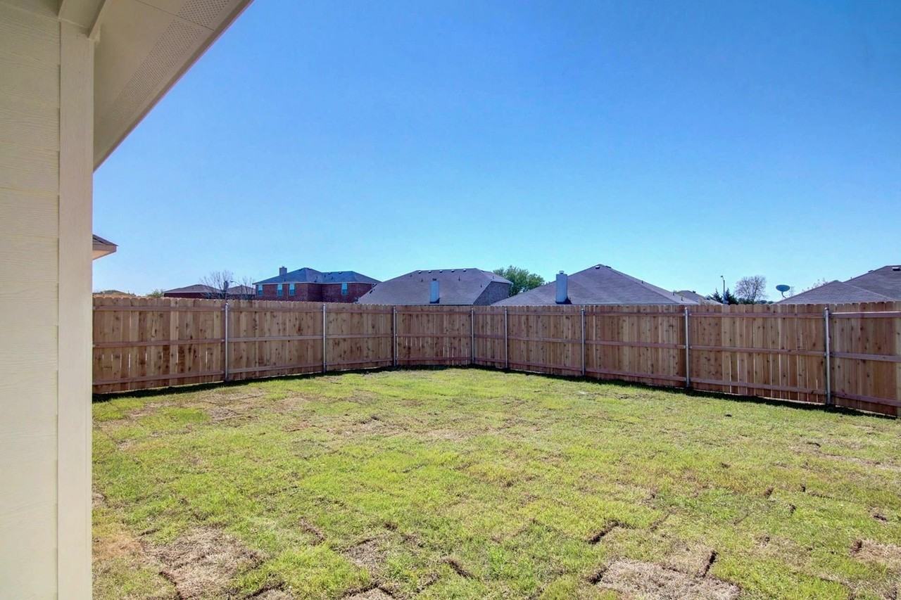 2038 Dyer St - Photo 2 of 17