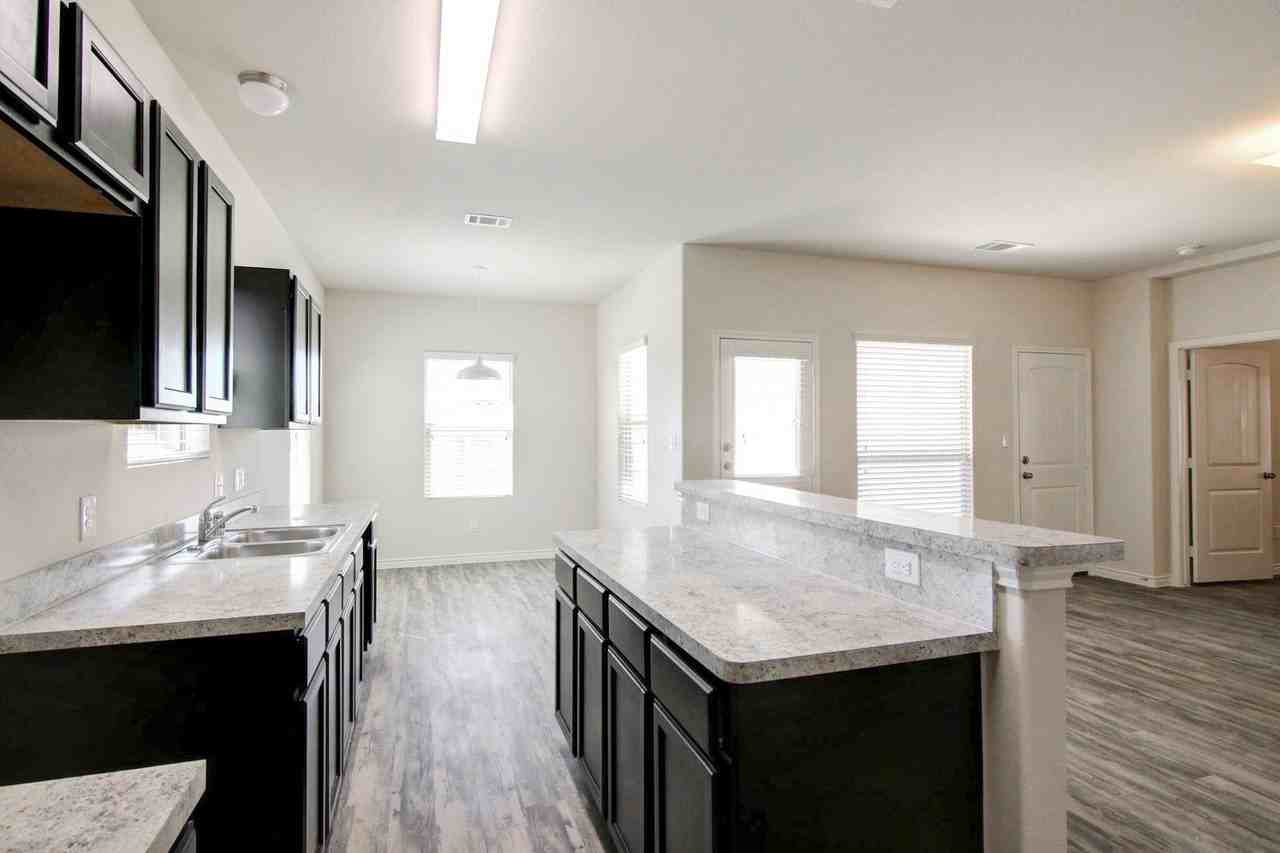 2038 Dyer St - Photo 3 of 17