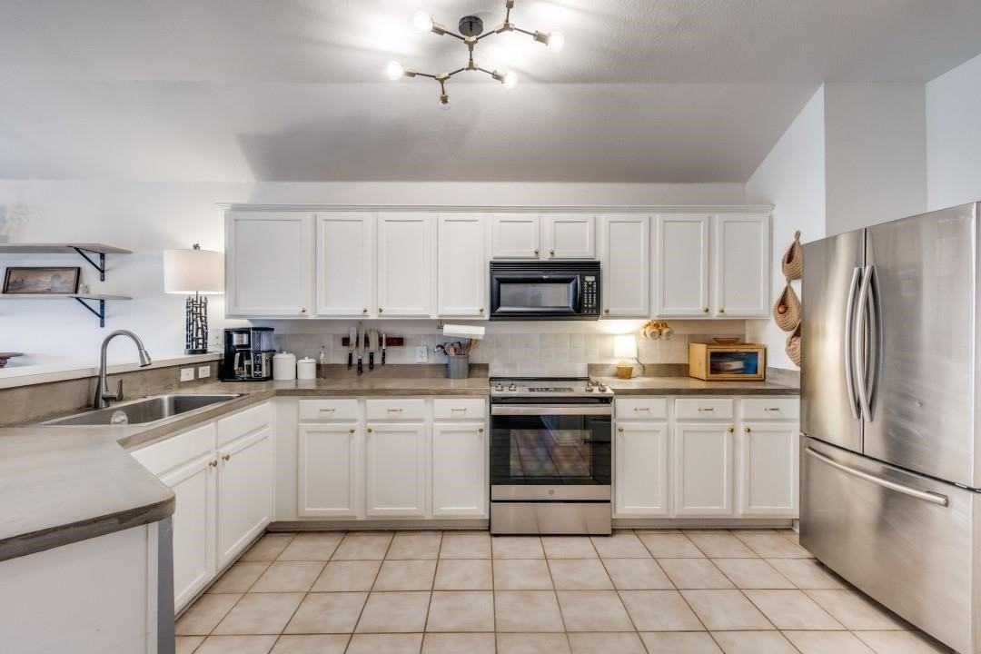 800 Alder Dr - Photo 3 of 11