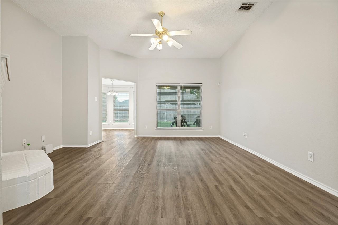 1715 Treasure Cay Dr - Photo 4 of 27
