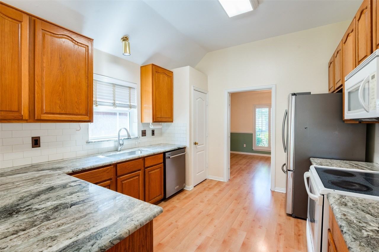 5919 Willow Wood Ln - Photo 2 of 21
