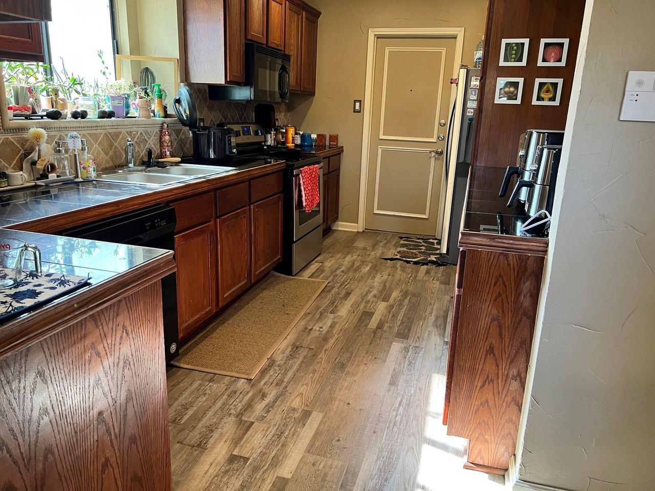 1004 Simon Dr - Photo 6 of 8