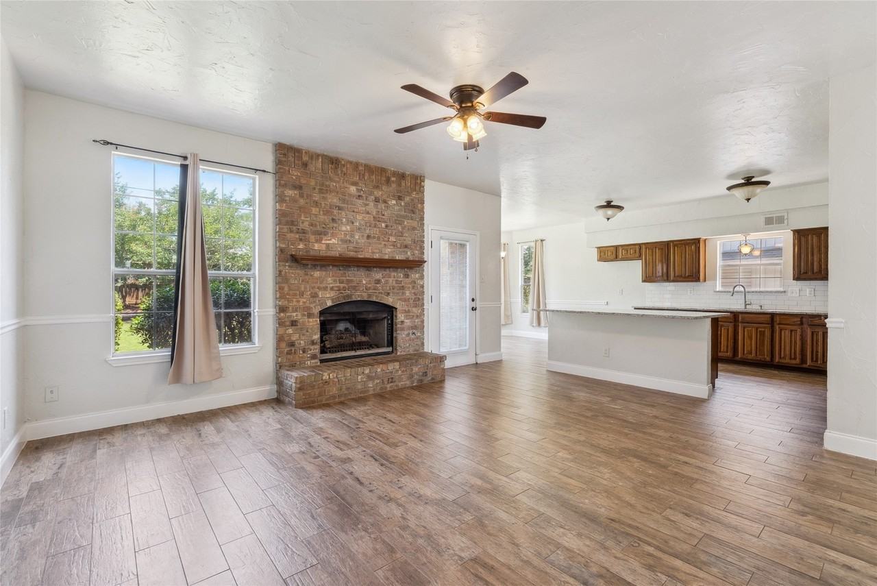 2304 Stoney Brook Ln - Photo 3 of 27