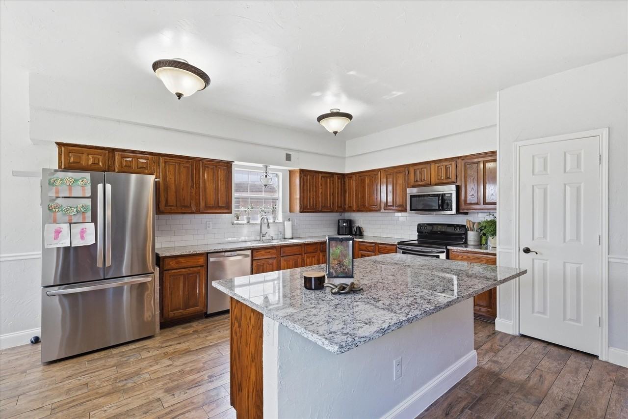 2304 Stoney Brook Ln - Photo 5 of 27