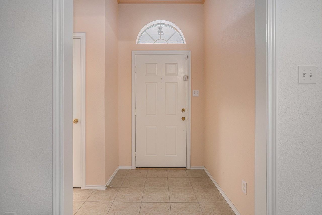 1307 Hyde Park Blvd - Photo 4 of 24