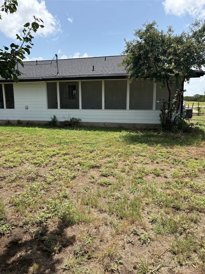 1317 Ross Ln - Photo 2 of 13
